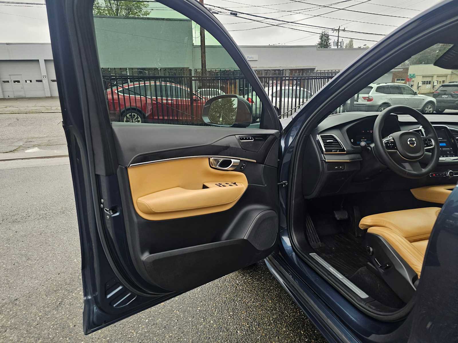 Certified 2023 Volvo XC90 T8 Ultimate w/ Protection Package Premier AWD/4WD image 22