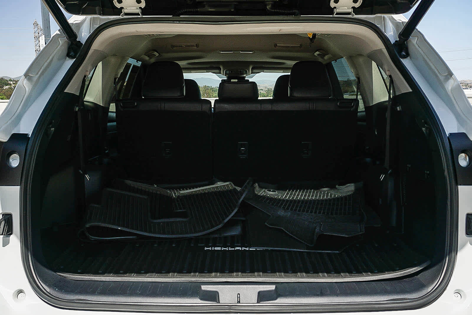 Used 2023 Toyota Highlander XLE FWD image 34