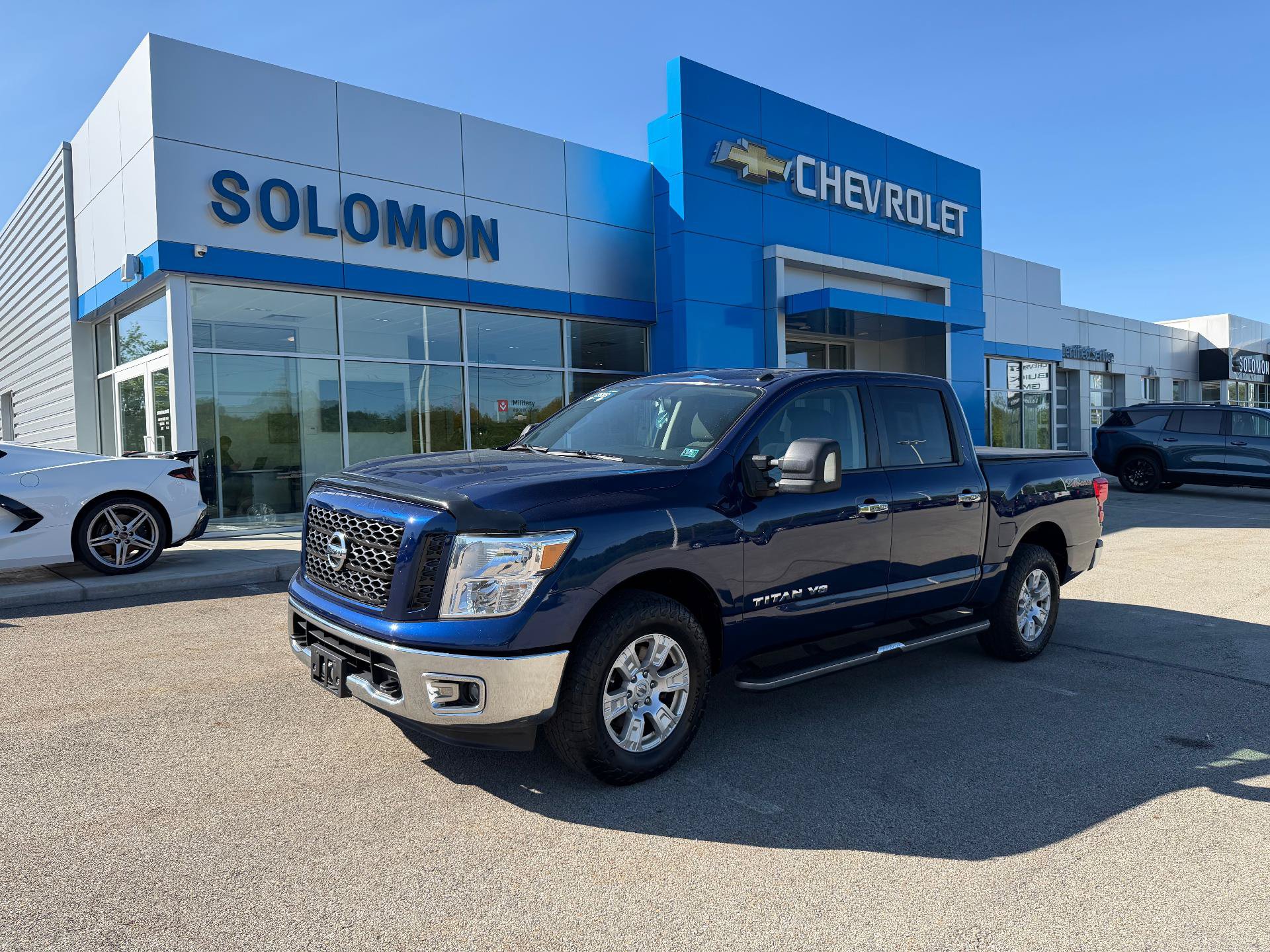 Used 2019 Nissan Titan SV AWD/4WD image 2