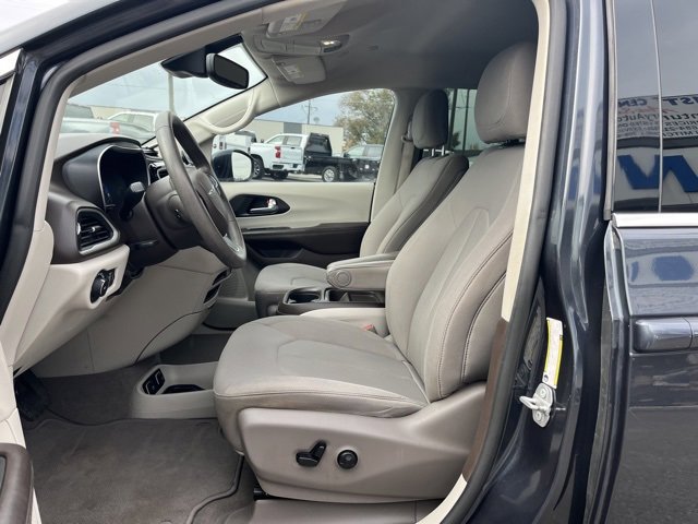 Used 2020 Chrysler Pacifica Touring w/ Advanced Safetytec Group image 28