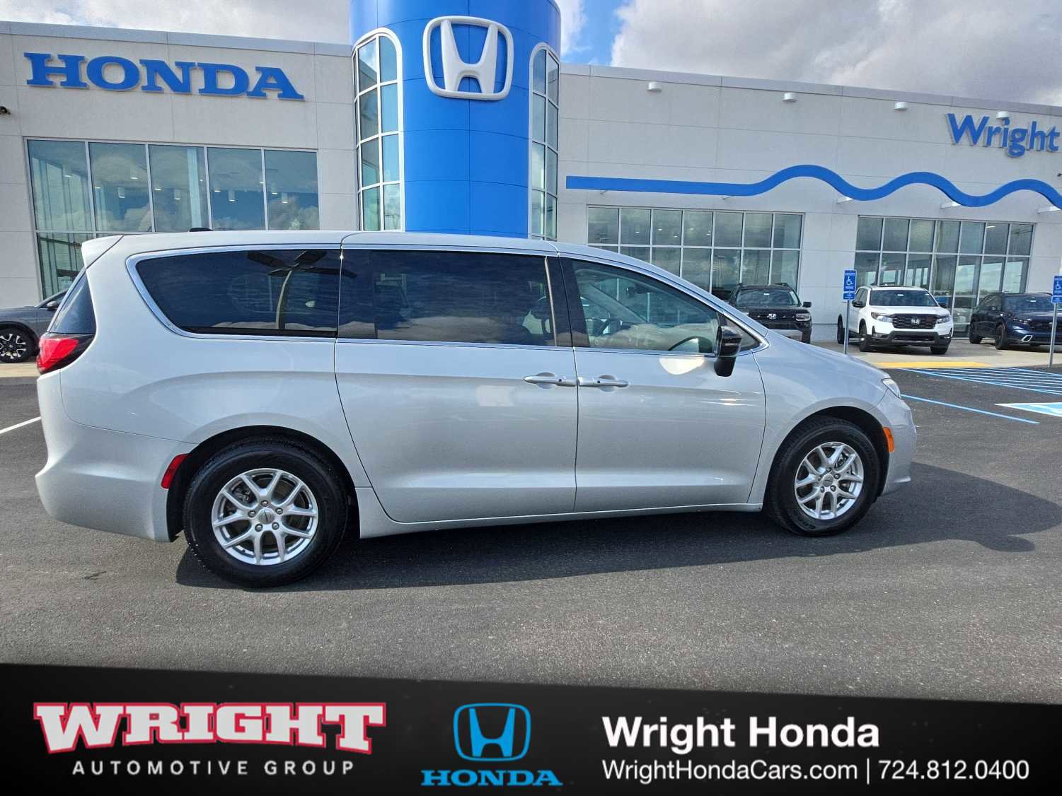 Used 2024 Chrysler Pacifica Touring-L