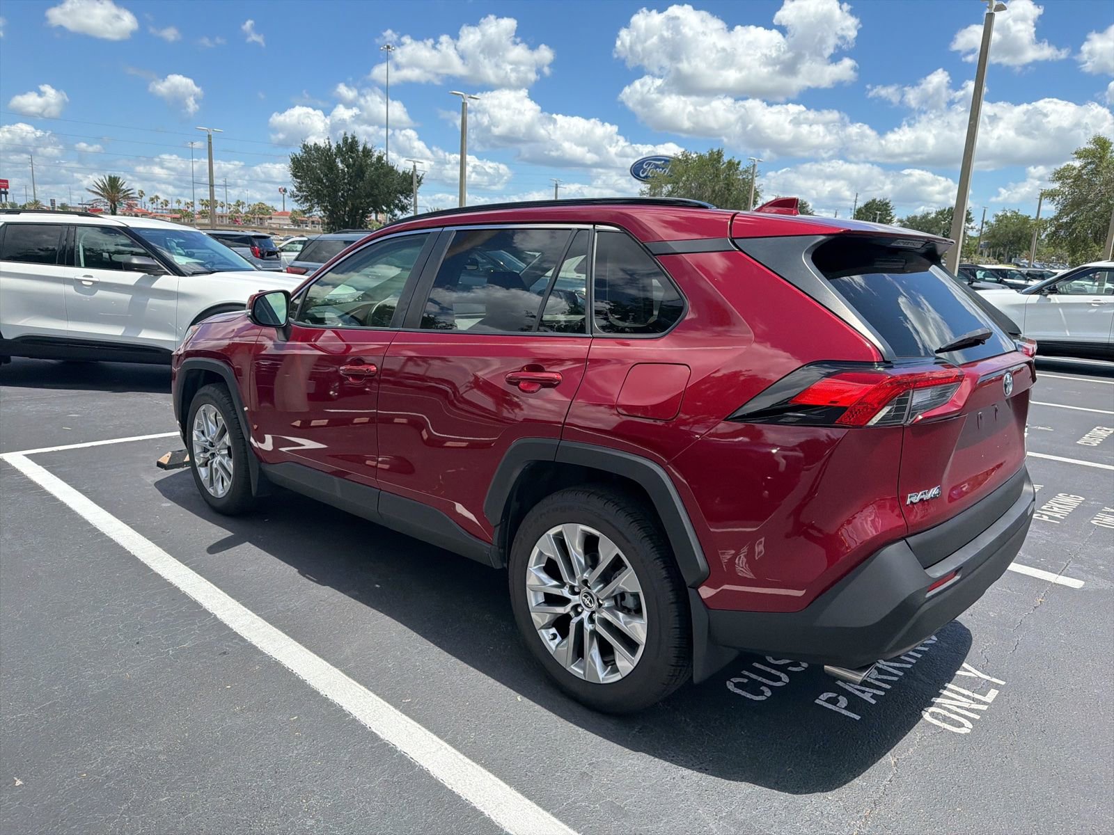 Used 2020 Toyota RAV4 XLE Premium AWD/4WD image 10