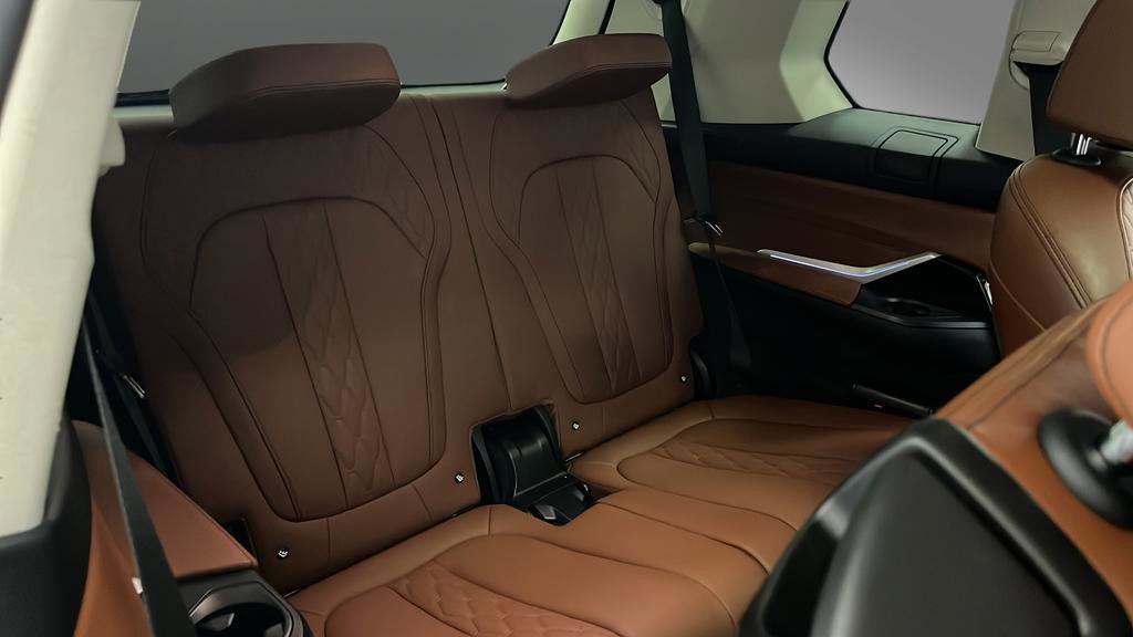 Used 2022 BMW X7 xDrive40i w/ Premium Package image 10