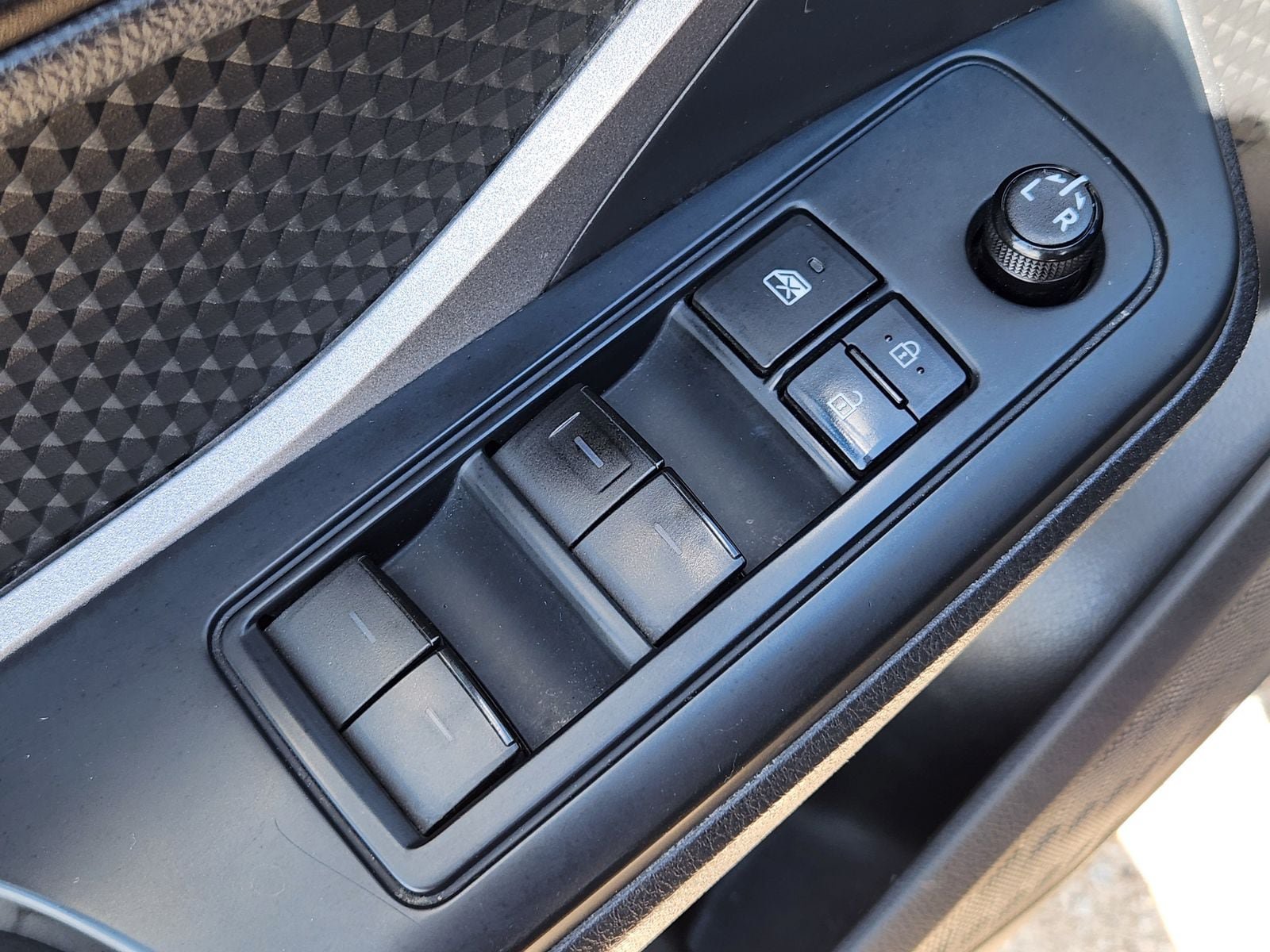 Used 2021 Toyota C-HR LE FWD image 28
