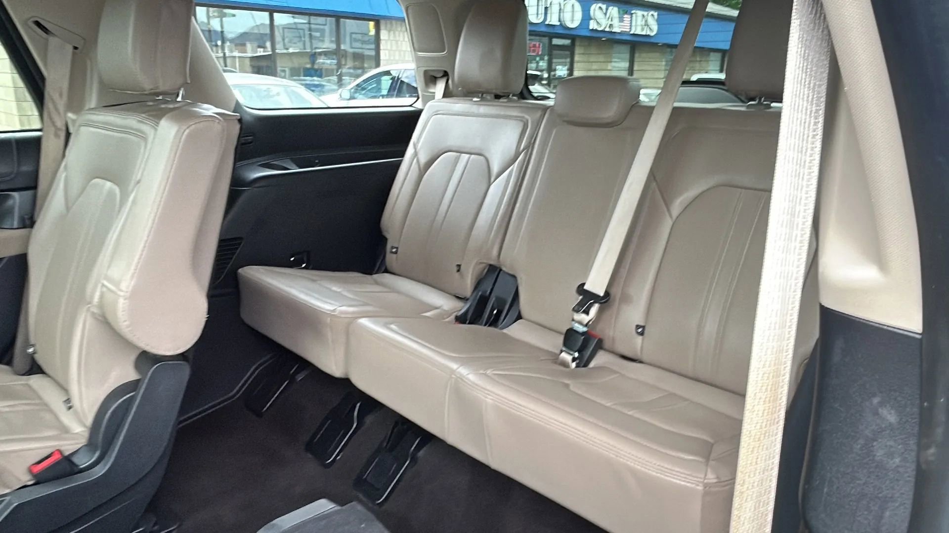 Used 2023 Ford Expedition Limited image 13