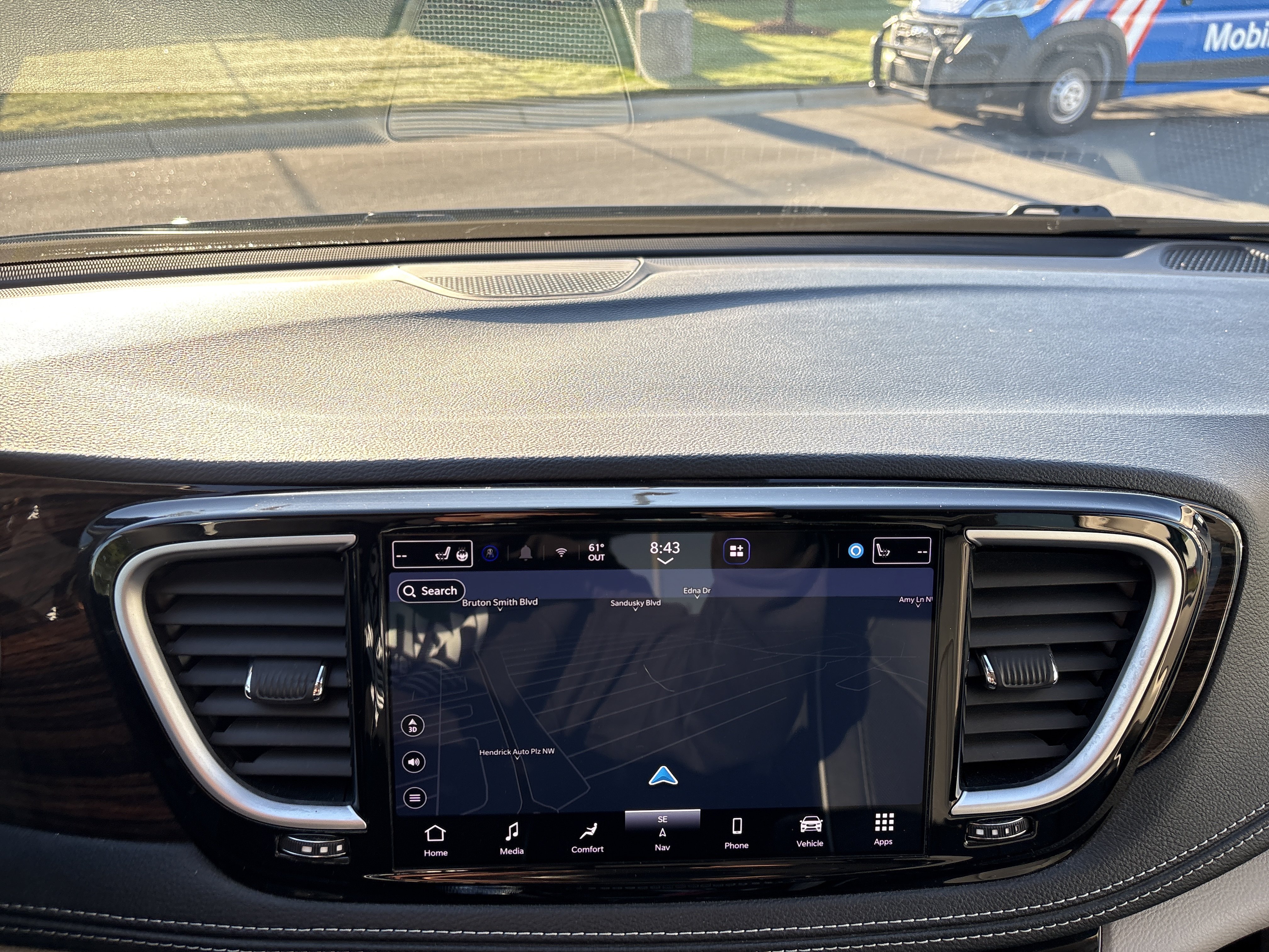 Used 2023 Chrysler Pacifica Limited w/ Uconnect Theater Family Group AWD/4WD image 31