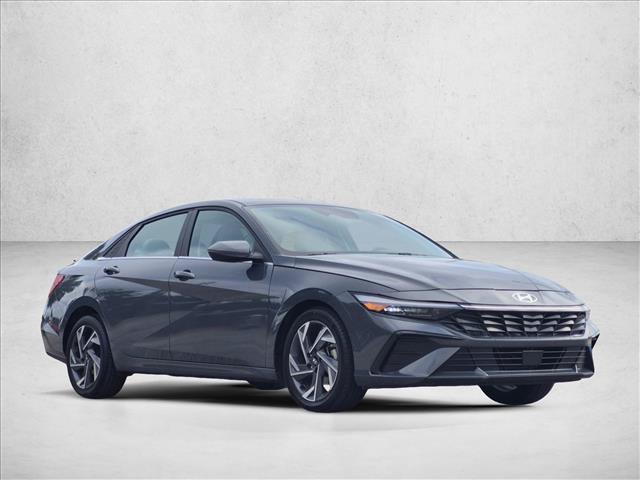 Used 2025 Hyundai Elantra Limited FWD image 3