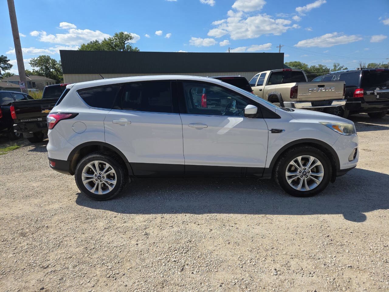 Used 2017 Ford Escape SE image 2