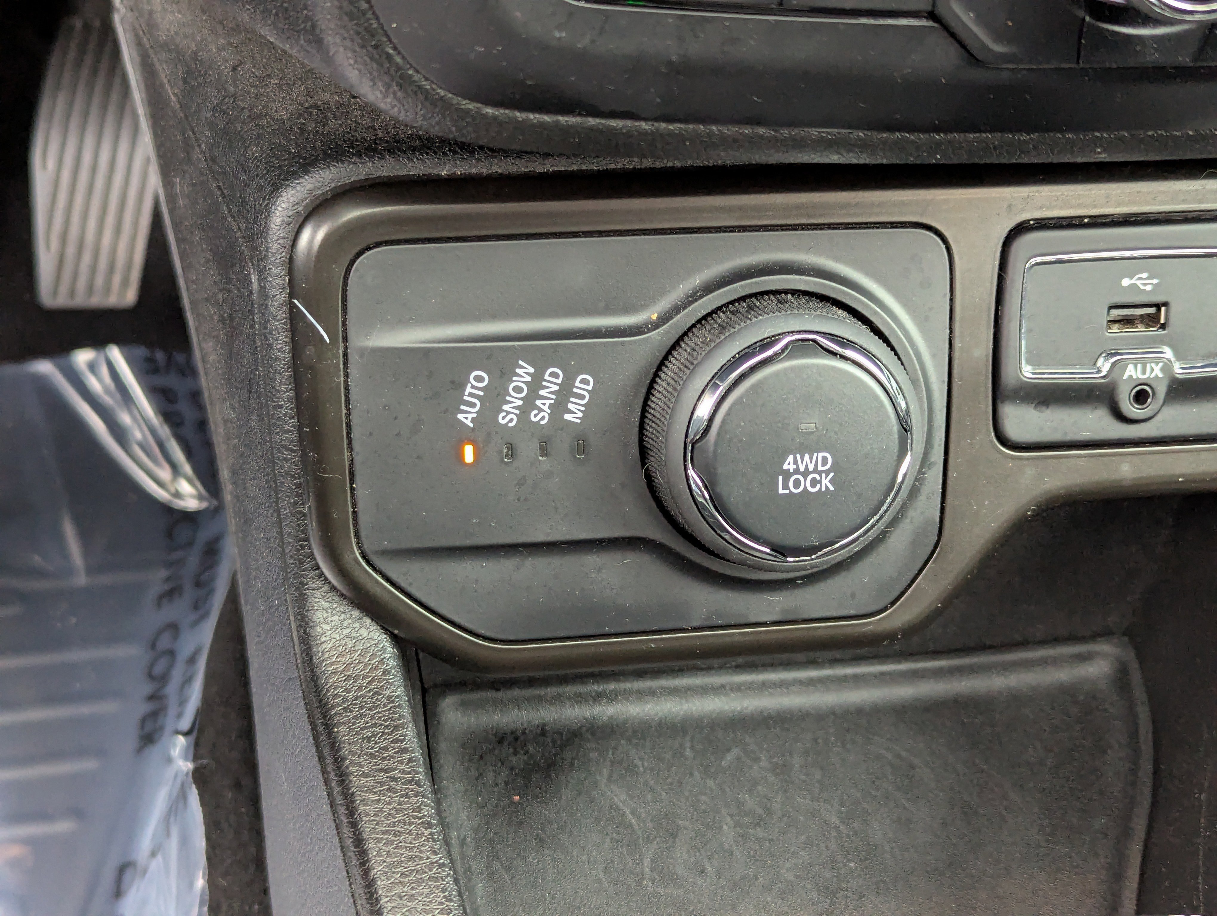 Used 2020 Jeep Renegade Latitude w/ Popular Equipment Group image 24