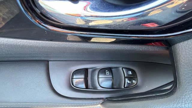 Used 2018 Nissan Rogue Sport SV w/ SV All-Weather Package AWD/4WD image 18
