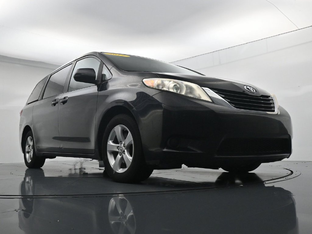 Used 2017 Toyota Sienna LE FWD image 31