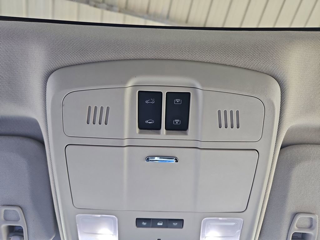 Used 2019 Buick Envision Essence AWD/4WD image 21