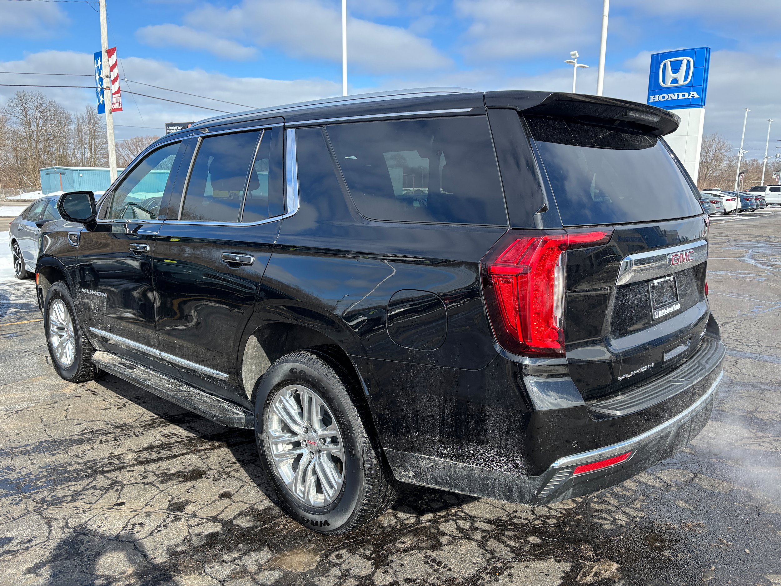 Used 2023 GMC Yukon SLT w/ Max Trailering Package AWD/4WD image 8