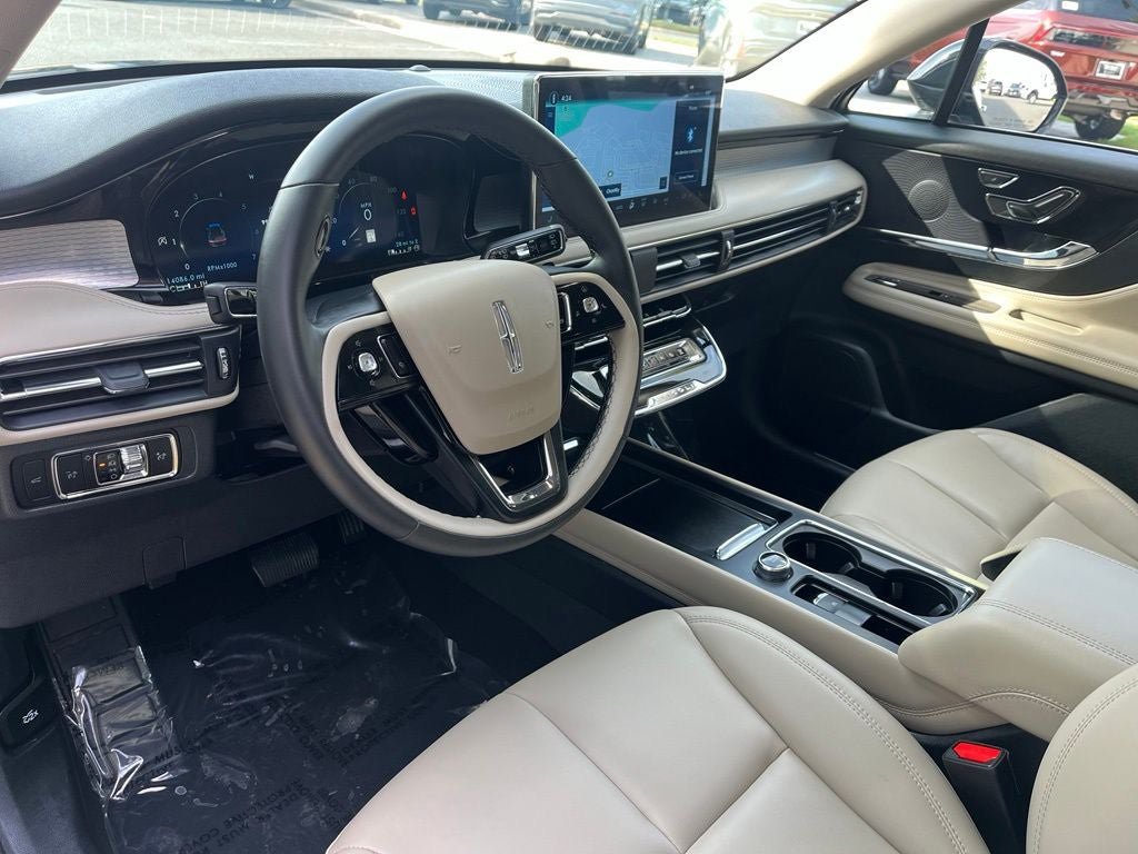 Used 2025 Lincoln Corsair AWD image 26