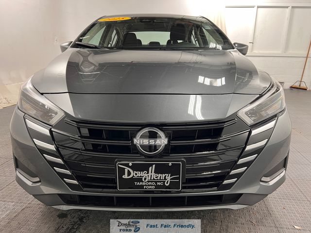 Used 2025 Nissan Versa SV FWD image 1