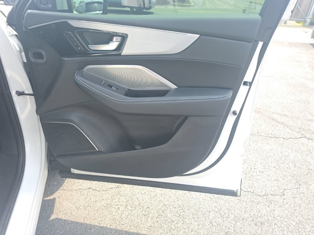 Certified 2024 Acura MDX SH-AWD w/ Technology Package image 32