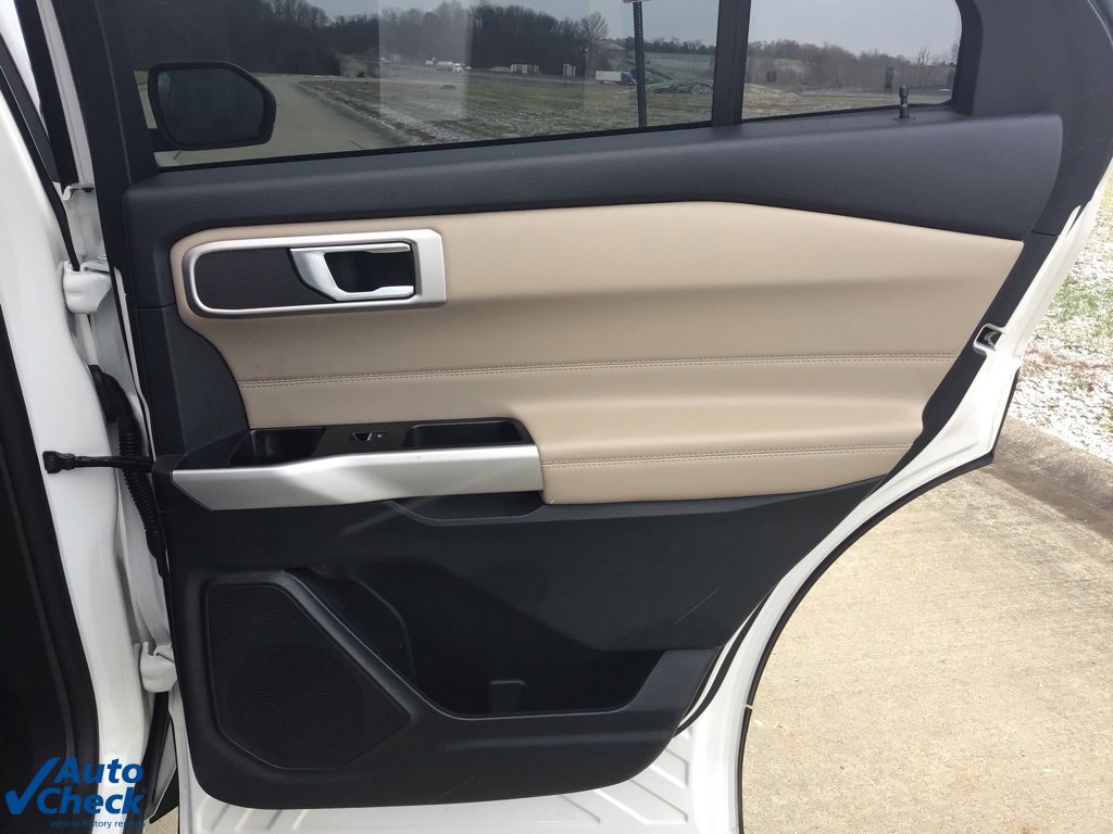 Used 2021 Ford Explorer XLT image 16