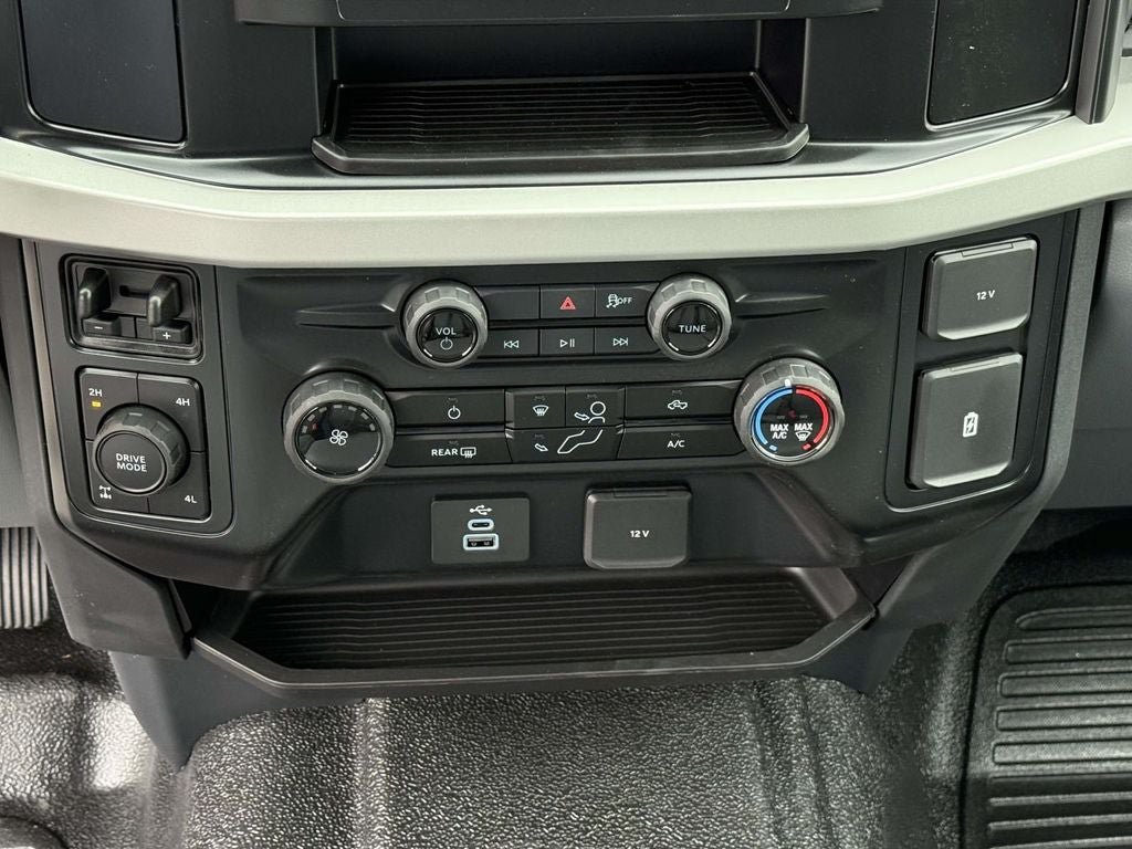 New 2026 Ford F350 XL w/ FX4 Off-Road Package AWD/4WD image 13