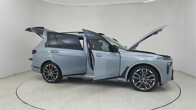 Used 2025 BMW X7 M60i image 75