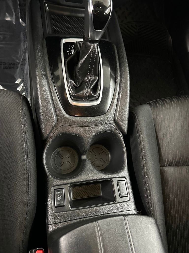 Used 2018 Nissan Rogue SV image 18