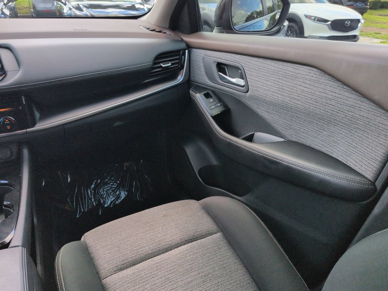 Used 2022 Nissan Rogue SV FWD image 17