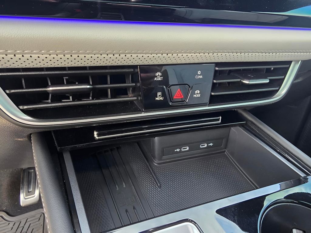 Used 2025 Volkswagen Atlas Cross Sport SEL Premium R-Line image 20