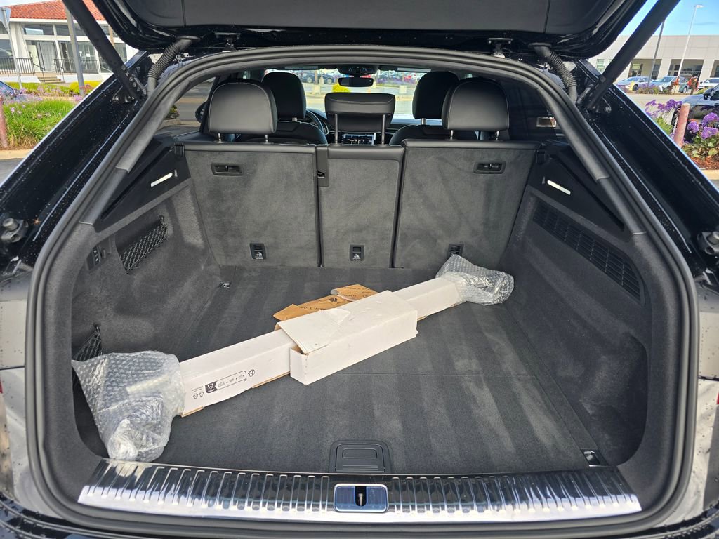 Used 2025 Audi Q8 Prestige w/ Prestige Package image 16