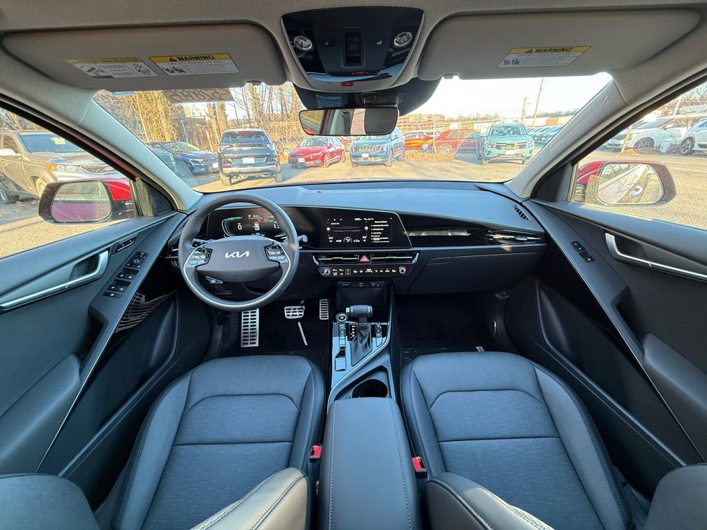 New 2025 Kia Niro SX Touring image 23