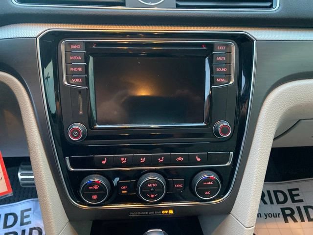 Used 2017 Volkswagen Passat 1.8T R-Line w/ R-Line Lighting Package FWD image 12