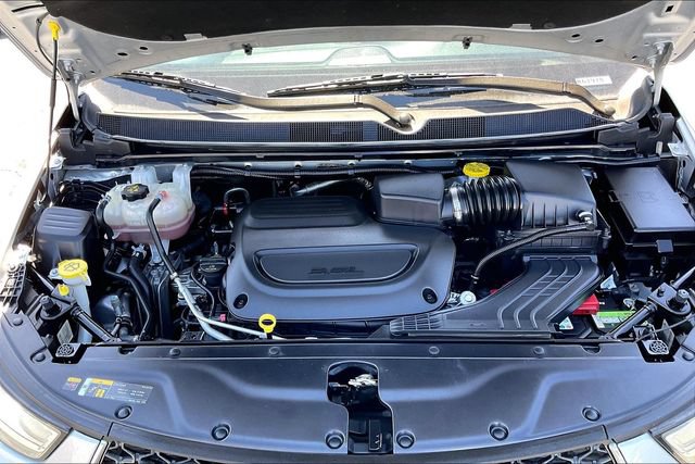 Used 2023 Chrysler Pacifica Touring-L FWD image 9