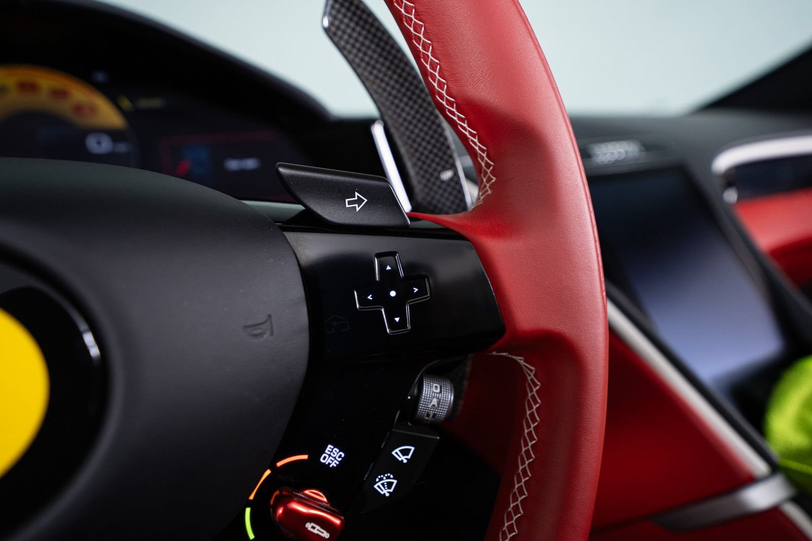 Certified 2025 Ferrari Roma Spider RWD image 33