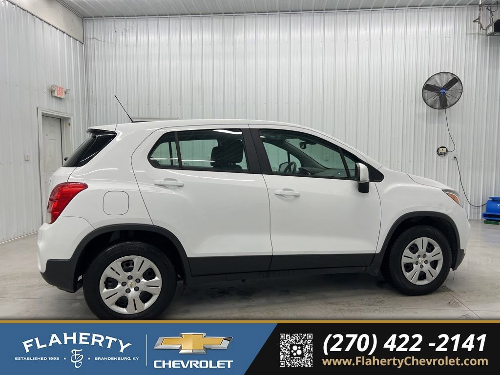 Used 2017 Chevrolet Trax LS image 2