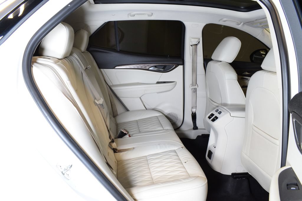 Used 2021 Buick Envision Avenir w/ Technology Package II FWD image 30