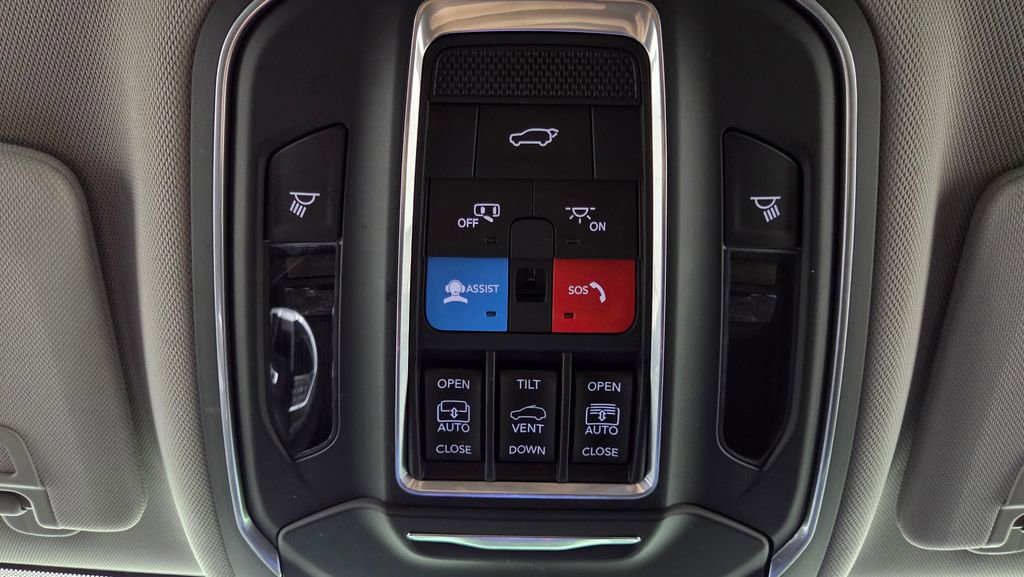 Used 2023 Jeep Grand Cherokee L Limited w/ Luxury Tech Group II AWD/4WD image 32
