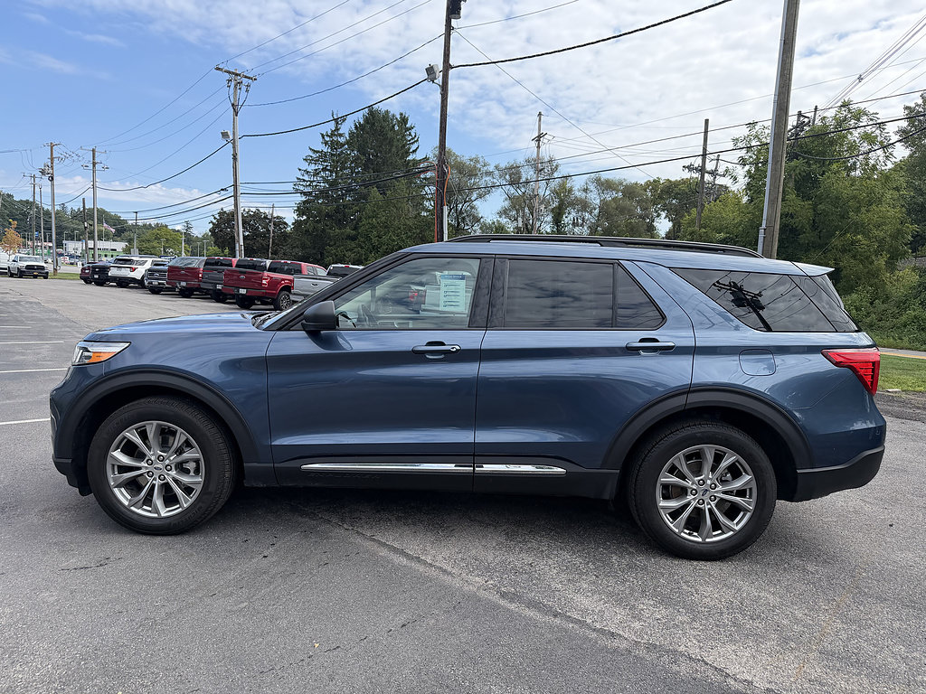 Used 2020 Ford Explorer XLT w/ Equipment Group 202A AWD/4WD image 3