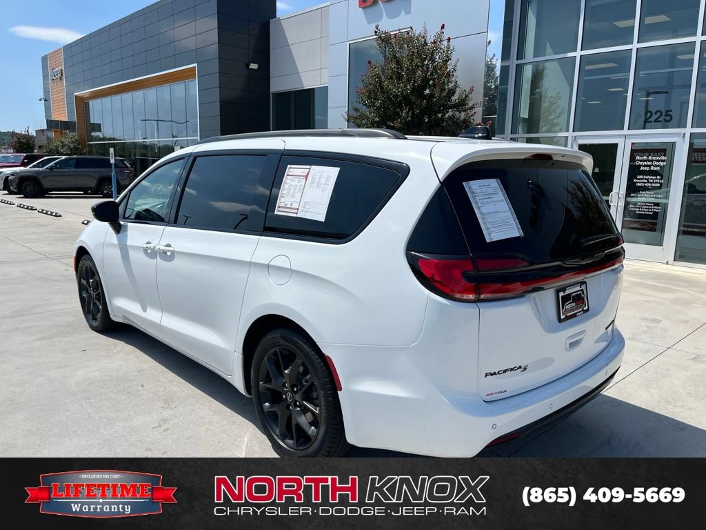 Used 2025 Chrysler Pacifica Limited FWD image 19
