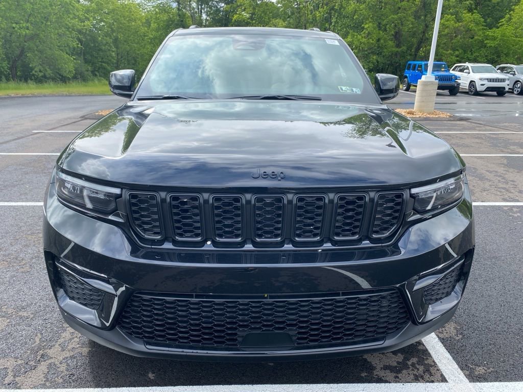New 2025 Jeep Grand Cherokee Limited w/ Black Appearance Package image 8
