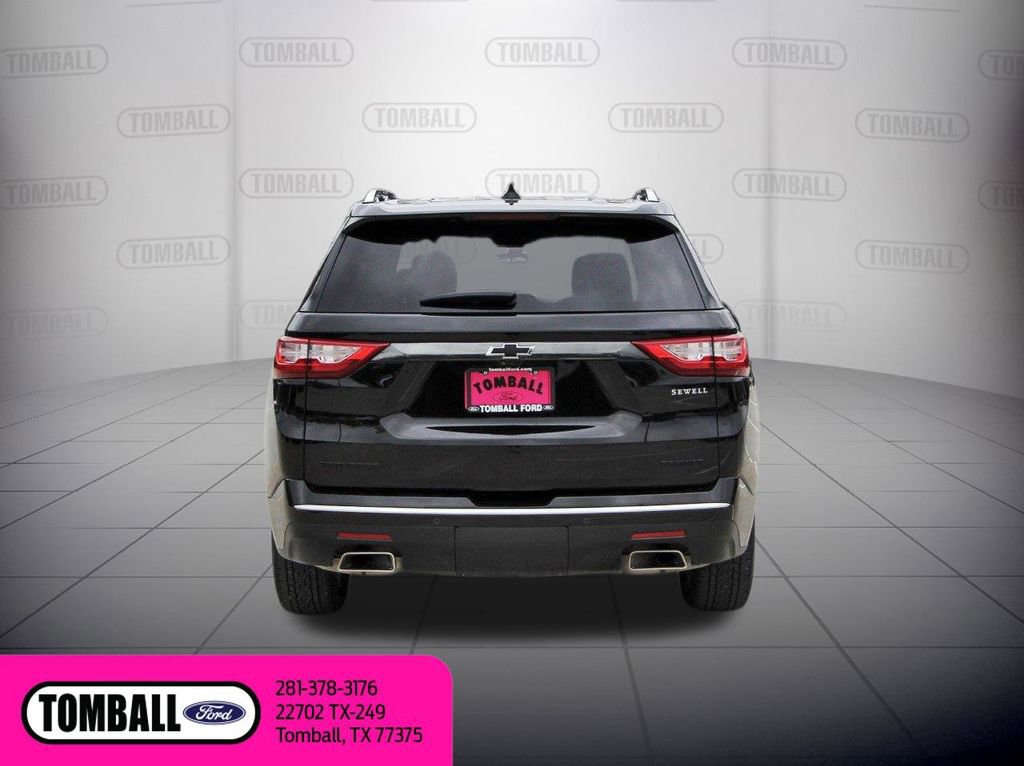 Used 2021 Chevrolet Traverse Premier w/ LPO, Blackout Package FWD image 6