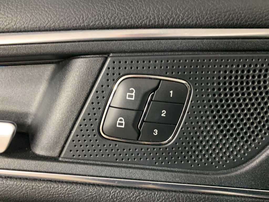 Used 2019 Ford Edge ST w/ Convenience Package image 17