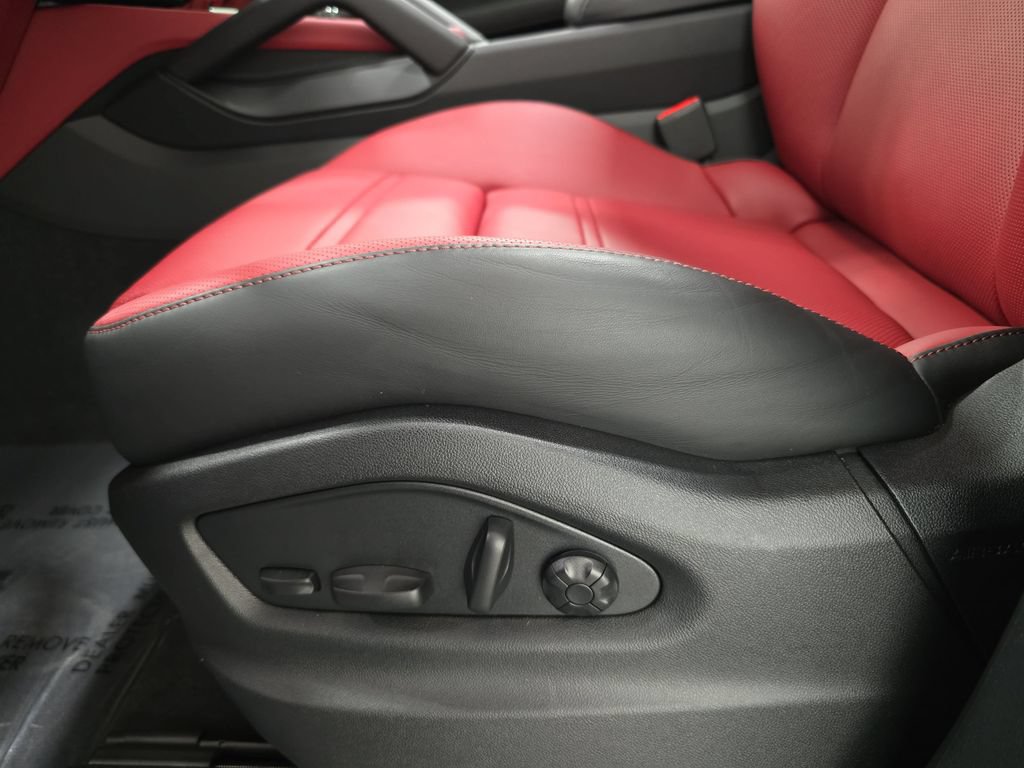 Certified 2026 Porsche Cayenne AWD/4WD image 23