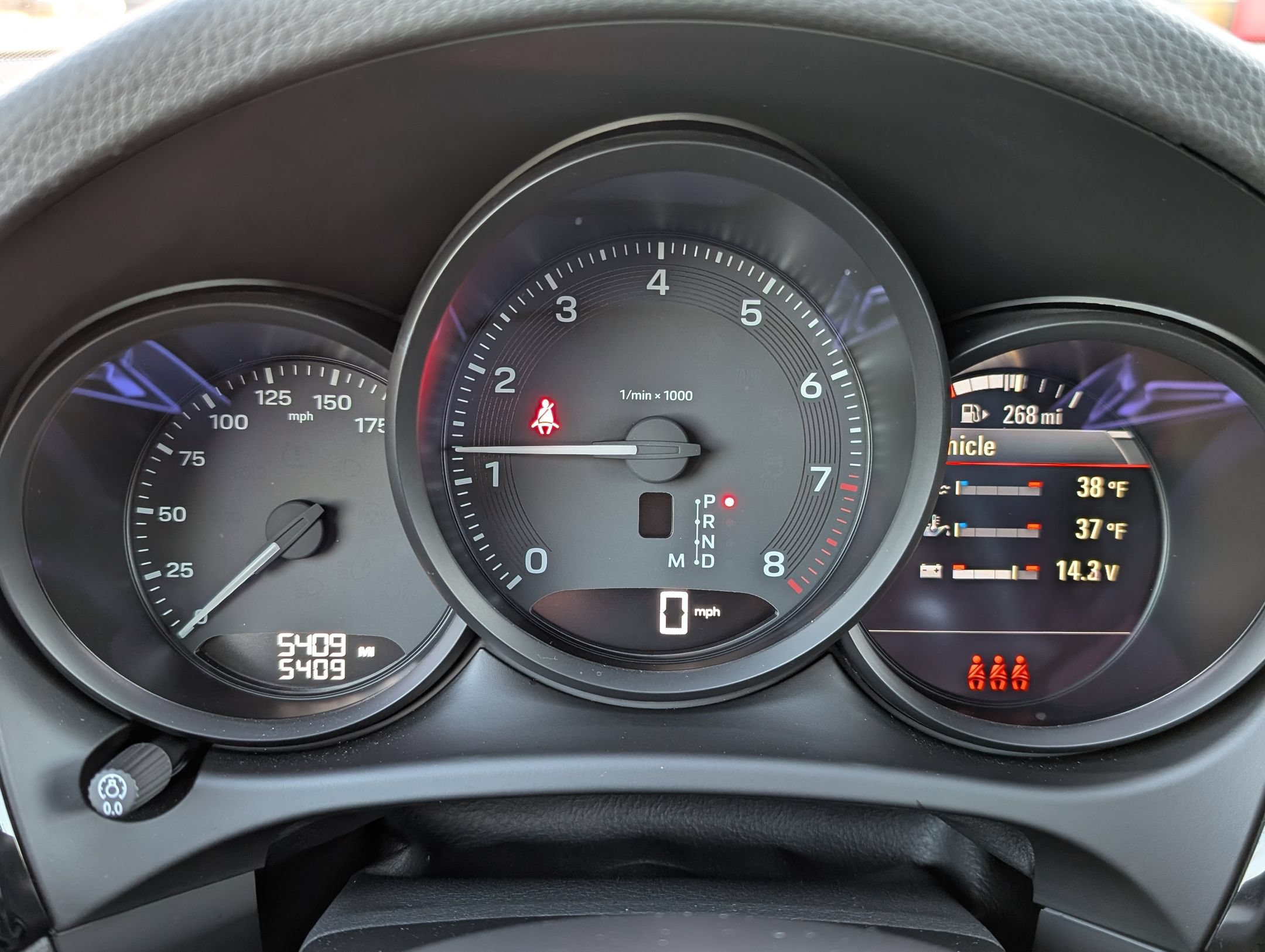 Certified 2025 Porsche Macan AWD/4WD image 30