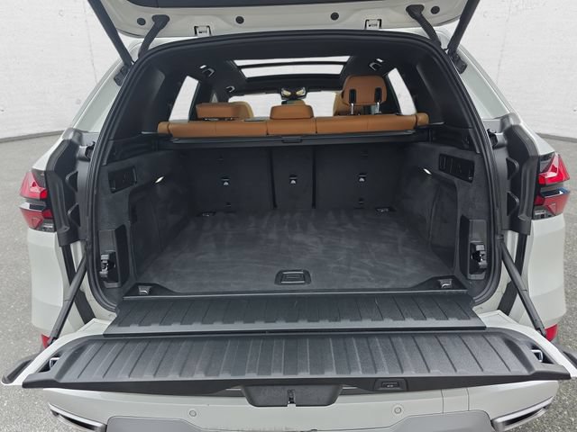 Used 2025 BMW X5 xDrive40i w/ Parking Assistance Package AWD/4WD image 12