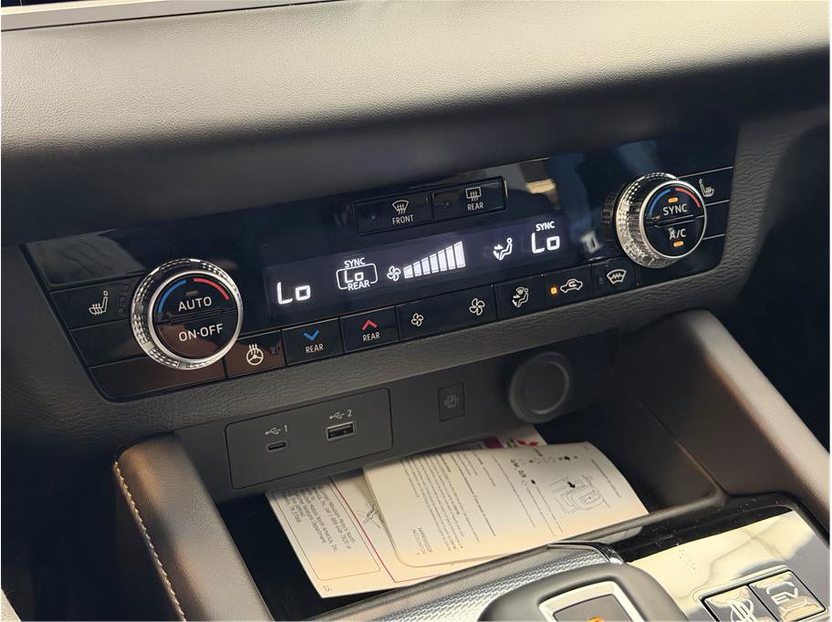 Used 2025 Mitsubishi Outlander 4WD Plug-In Hybrid image 14