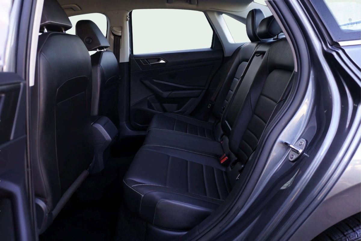 Used 2024 Volkswagen Jetta SE image 19