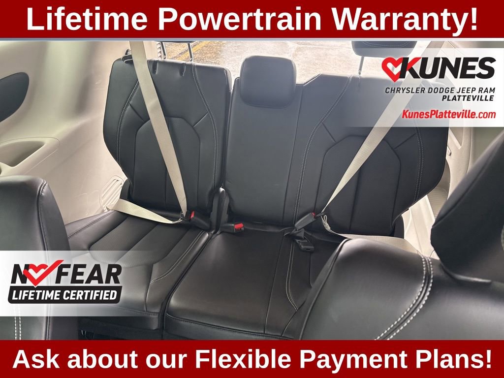 Used 2024 Chrysler Pacifica Touring-L image 23