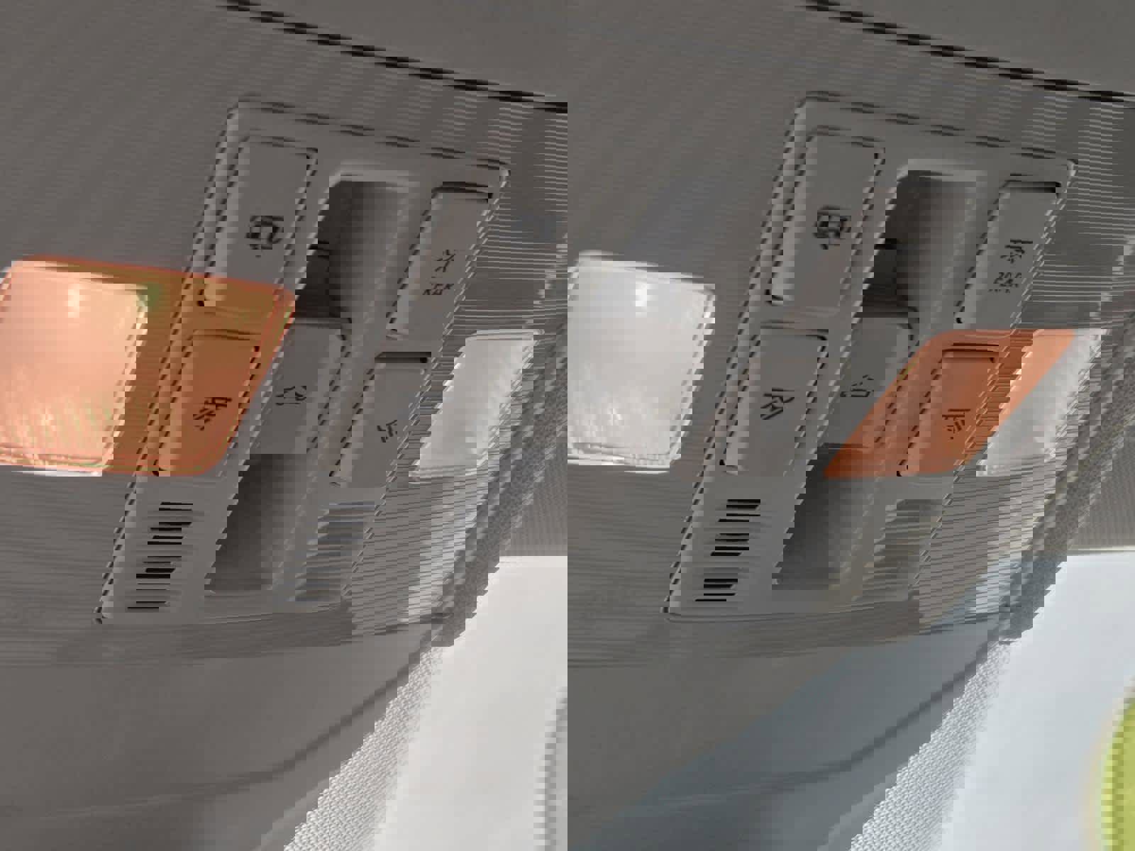 Certified 2025 Volkswagen Jetta SE w/ Sunroof Package image 29