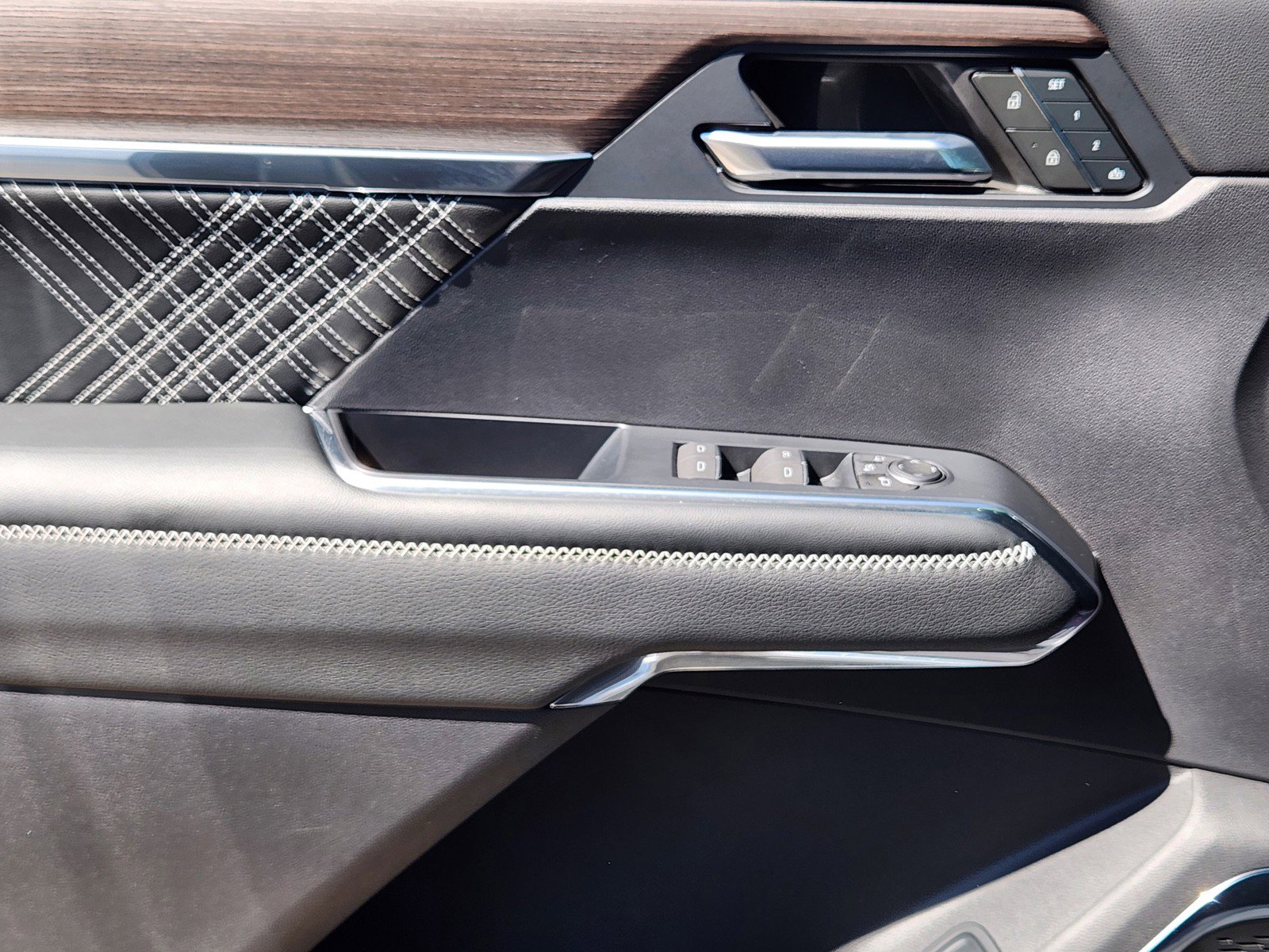 Used 2025 GMC Acadia Denali w/ LPO, Floor Liner Package image 21