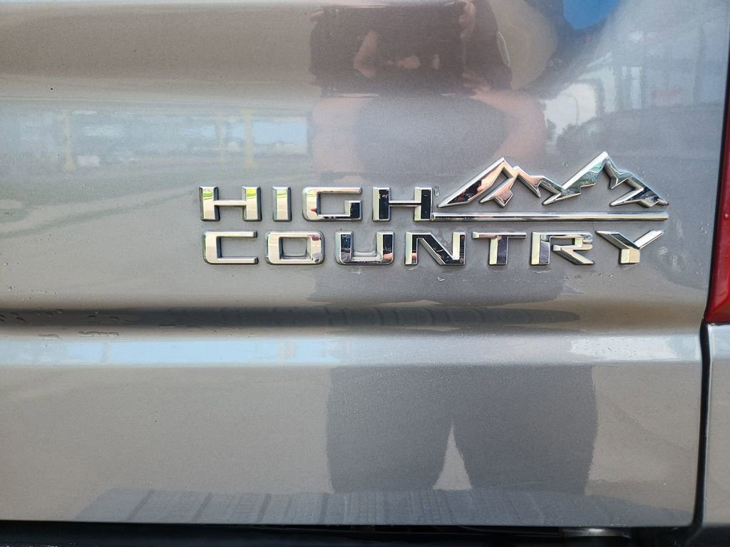 Used 2021 Chevrolet Silverado 1500 High Country w/ Technology Package AWD/4WD image 4