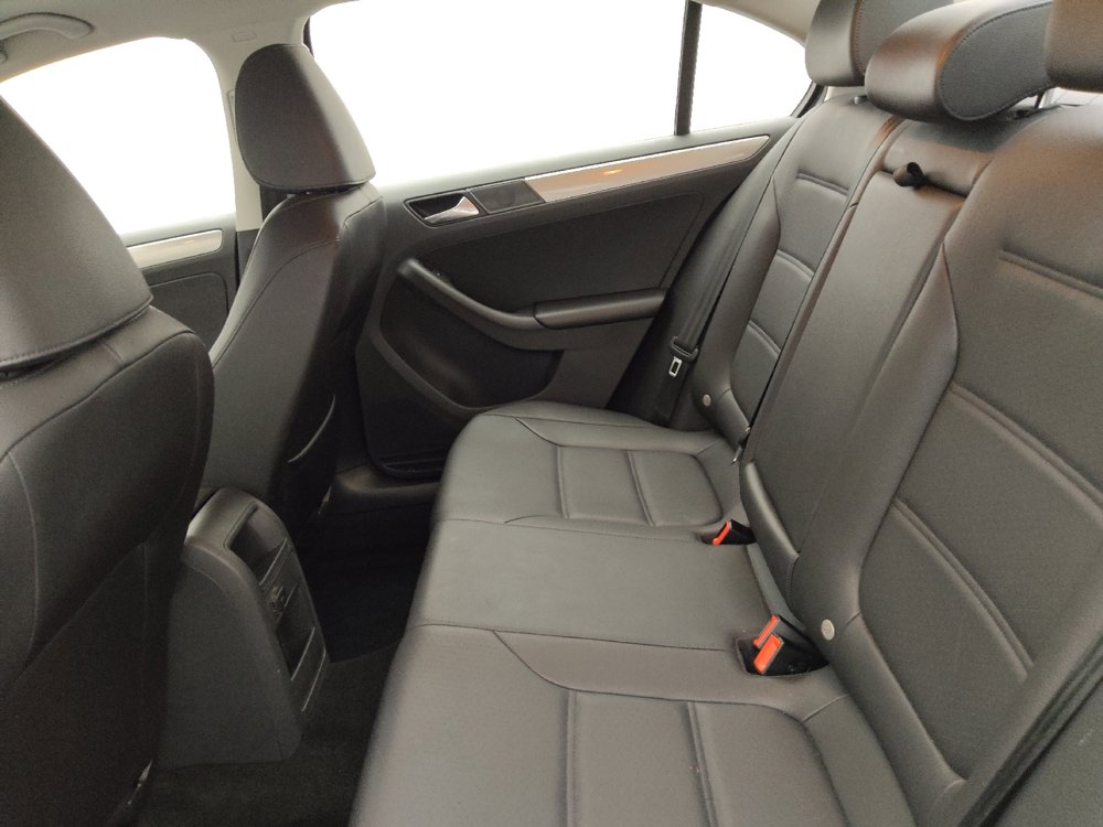 Used 2016 Volkswagen Jetta SE FWD image 18