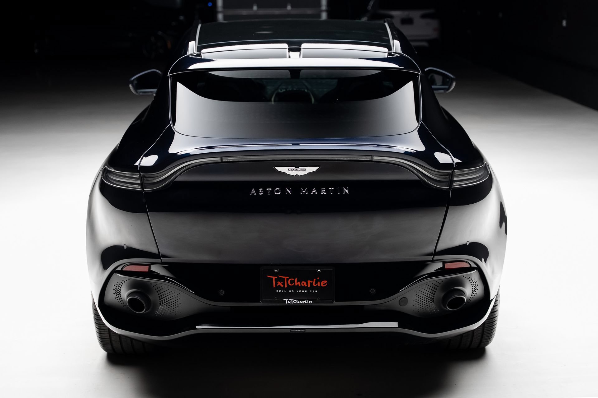 Used 2021 Aston Martin DBX AWD/4WD image 24